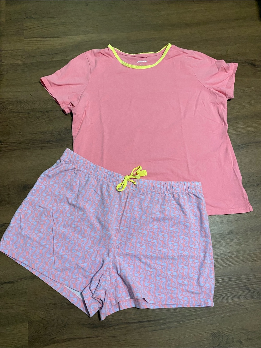 Land’s End 2-Pc Seahorse Pajama shorts and Top Set size L